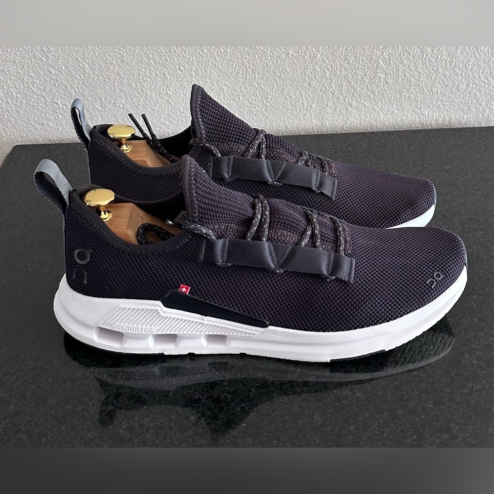 On Cloud Easy Men’s Size 12.5 running shoes!